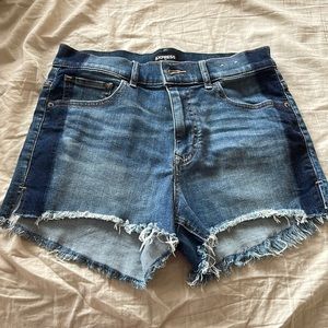 Express high rise shortie size 6